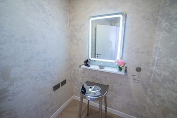 Executive Suite, 1 Double Bed, River View