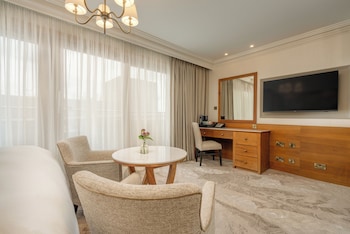 Contemporary King Room