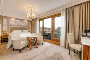 Contemporary King Room