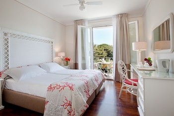 Classic Triple Room, Balcony