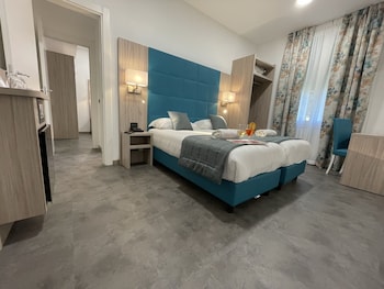 Family Room, Connecting Rooms