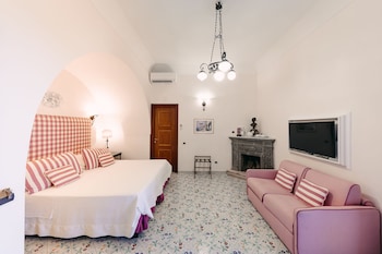 Deluxe Double or Twin Room, Partial Sea View