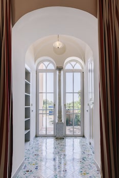 Deluxe Double or Twin Room, Partial Sea View