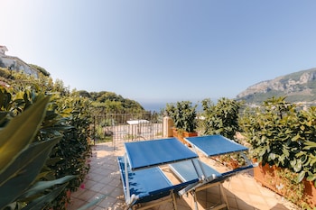 Deluxe Double or Twin Room, Partial Sea View