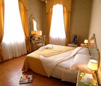 Standard Double or Twin Room, Canal View