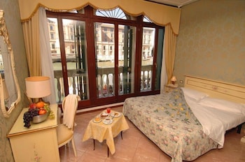 Standard Double or Twin Room, Canal View