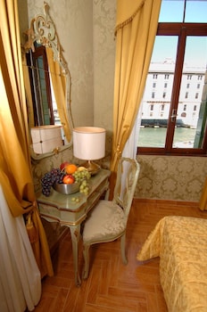 Standard Double or Twin Room, Canal View