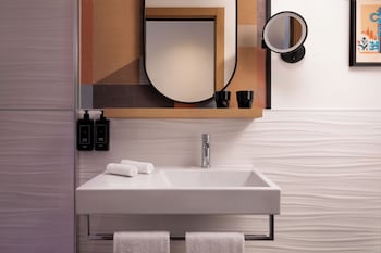 Superior Room, 1 King Bed