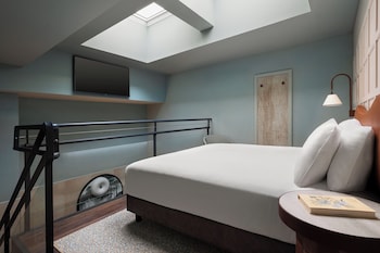 Suite, 1 King Bed
