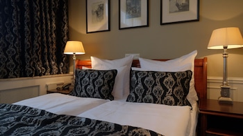 Standard Room, 1 Double or 2 Twin Beds
