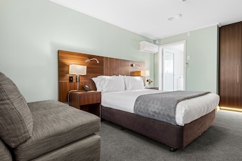 Standard Room, 1 Queen Bed