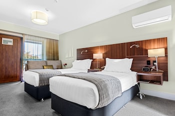 Standard Room, Multiple Beds, Lake View