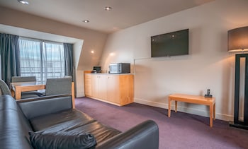 Suite, 1 King Bed, Tower