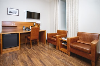 Twin Room (In station)