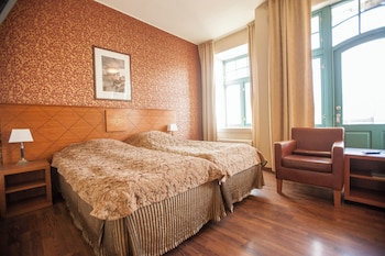 Twin Room (In station)