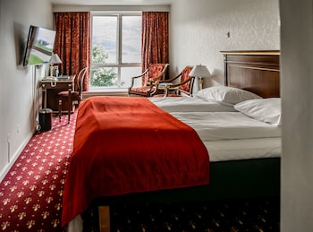 Standard Double or Twin Room, Partial Lake View