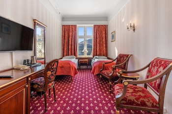 Standard Twin Room (two separate twin beds)