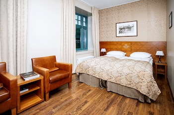 Twin Room (In station)