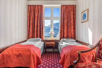 Standard Twin Room (two separate twin beds)