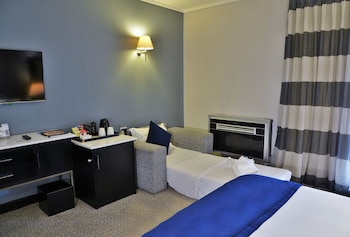 Family Twin Room (FAMT)