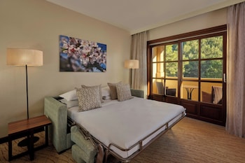 Junior Suite, 1 King Bed with Sofa bed, Resort View (Balcony)
