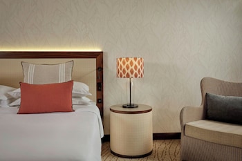 Junior Suite, 1 King Bed with Sofa bed