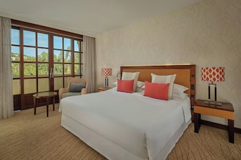 Junior Suite, 1 King Bed with Sofa bed, Resort View (Balcony)