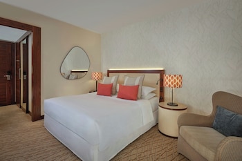 Superior Room, 1 Queen Bed, Resort View (Balcony)