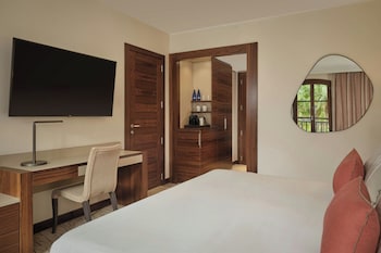 Superior Room, 1 Queen Bed, Resort View (Balcony)