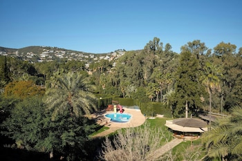 Superior Room, 1 Queen Bed, Resort View (Balcony)