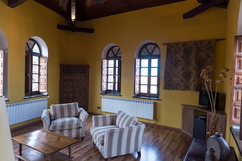Family Room (Superior)