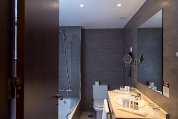 Double Room (Interior)